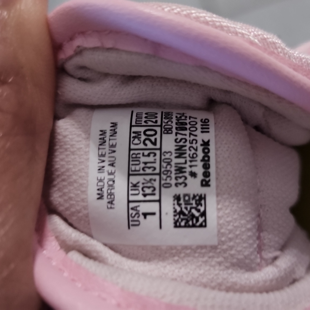 Girl's Reebok size 1 - Picture 2 of 6